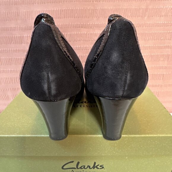 CLARKS ARTISAN Navy Suede Chunky Heels - Picture 4 of 6